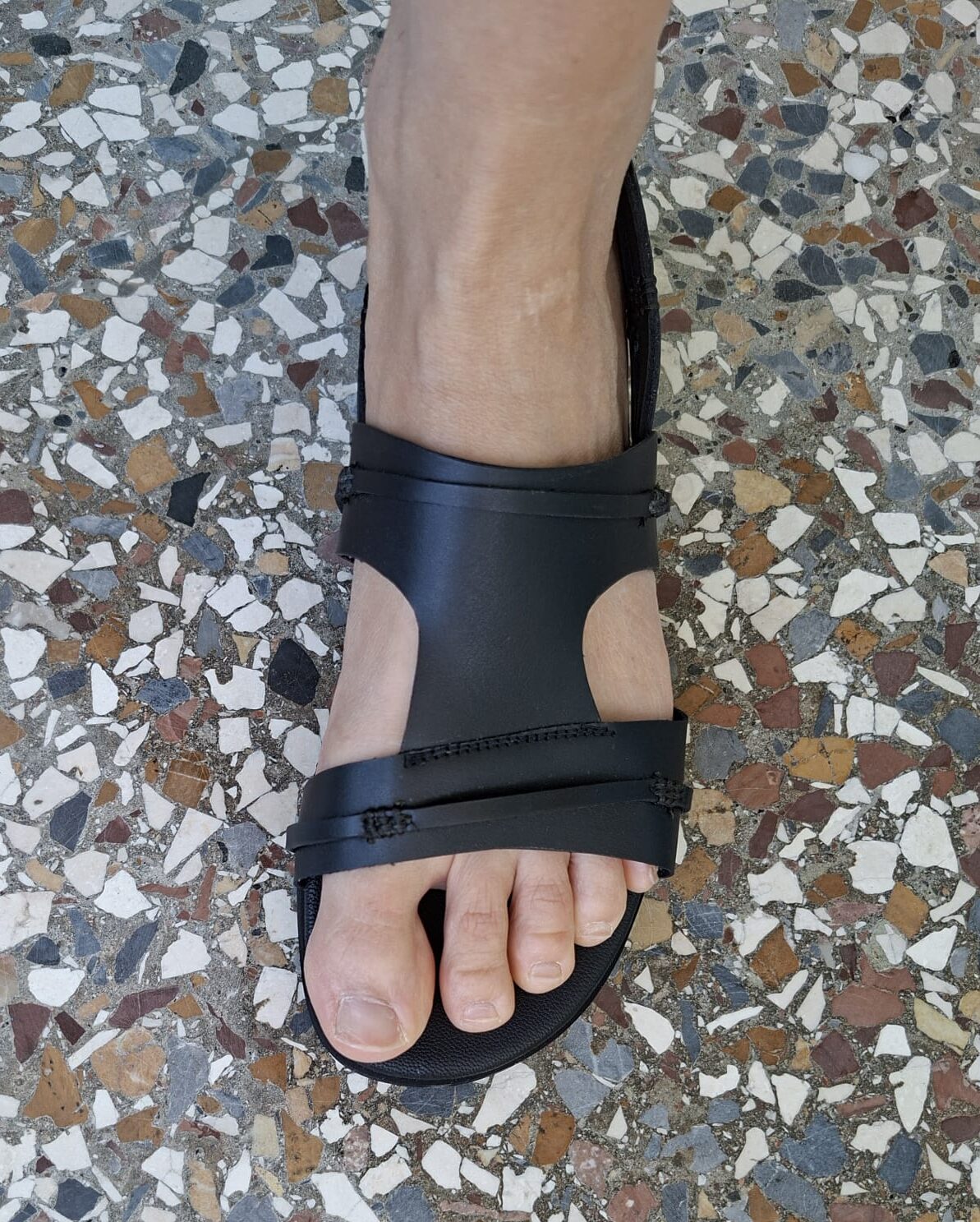 Nachbau einer schwarzen Damensandale